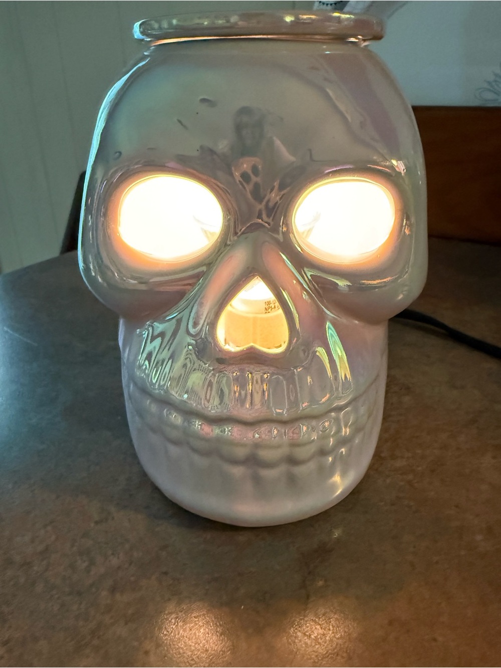 Iridescent White Skull Wax Warmer Lamp - Decorative Accent